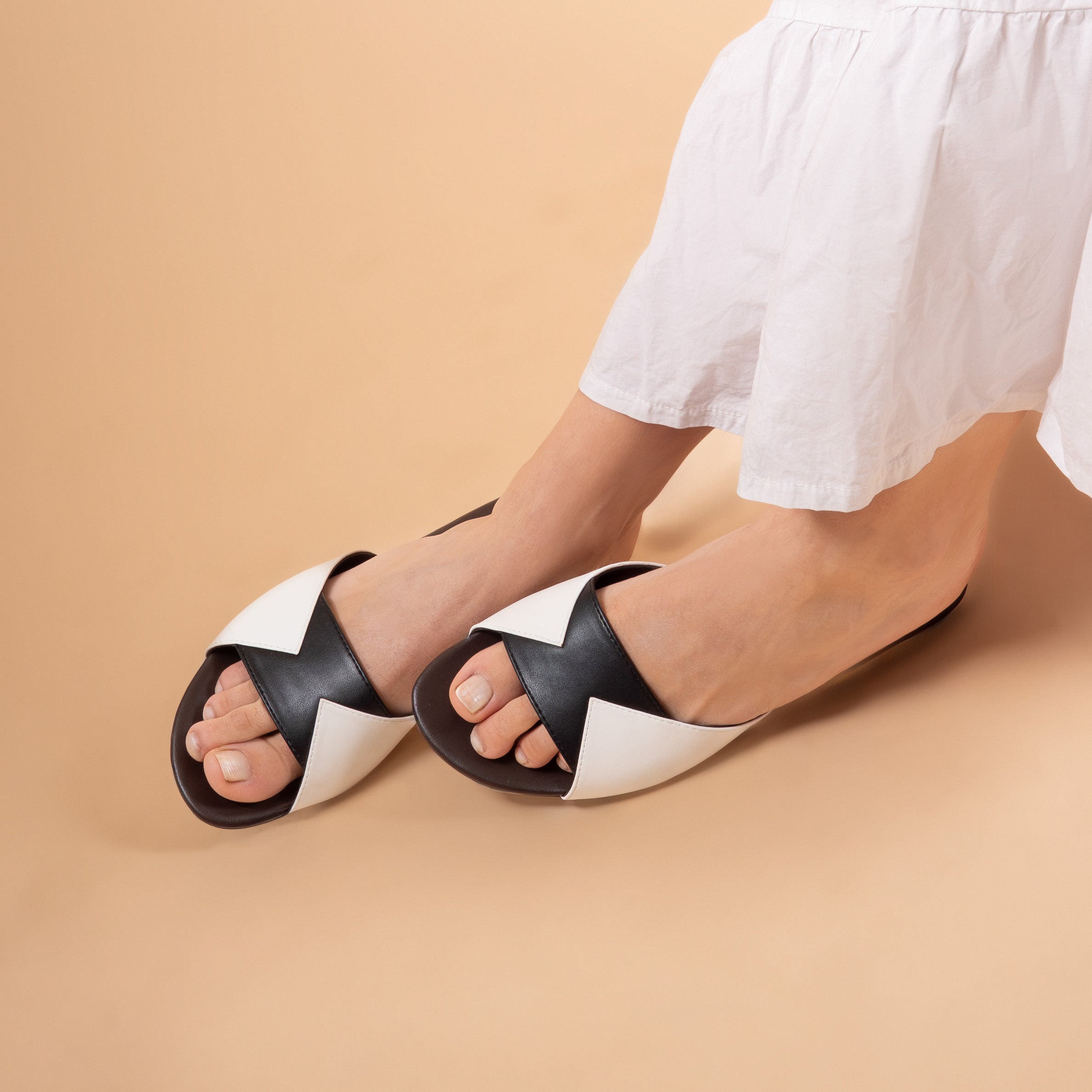 Symmetry Noir Flats